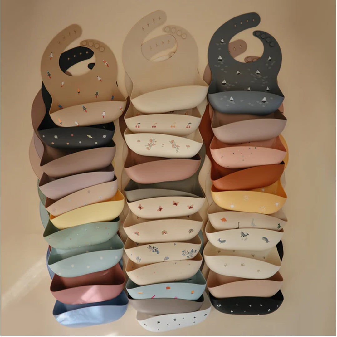 Babador De Silicone Infantil Mushie Bees - Built for Daily Use